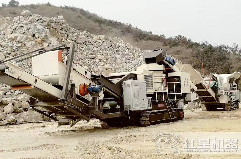 履帶式移動圓錐破碎機搭配移動鄂破作業現場